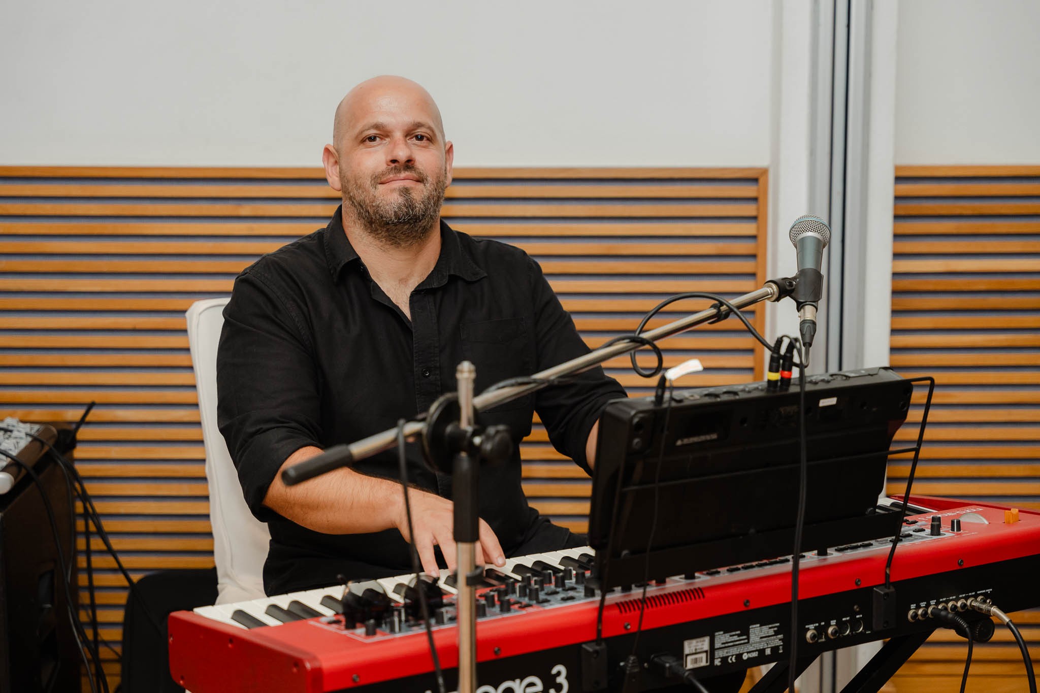 Antonis Georgiou – Pianist & Vocalist